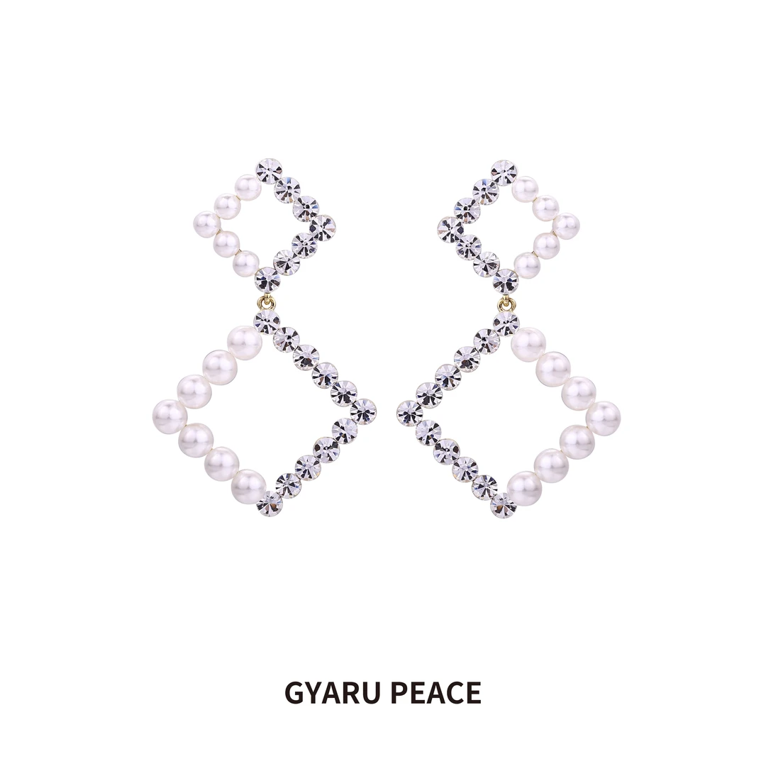 GYARU PEACE 铜合金仿珍珠耳饰 赫本风菱形对称珠饰耳饰精致时尚