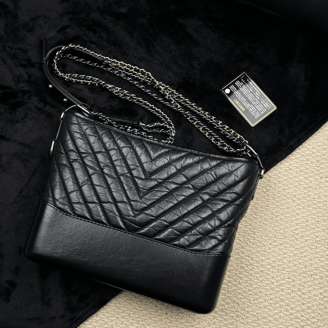 95新 Chanel/香奈儿 AW/香奈儿V纹黑金中号流浪包667590