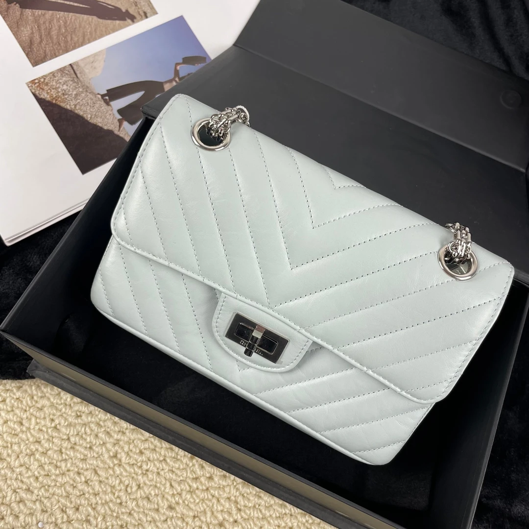 99新 Chanel/香奈儿 AW/baby blue V纹 mini2.55单肩包666394