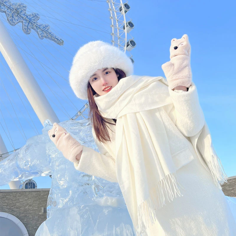 羊绒围巾女冬高级感披肩两用东北长白山旅游防寒保暖加厚雪地围巾