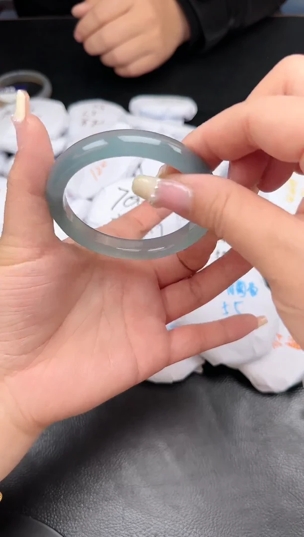 【闪购商品】石英质玉手镯未镶嵌46