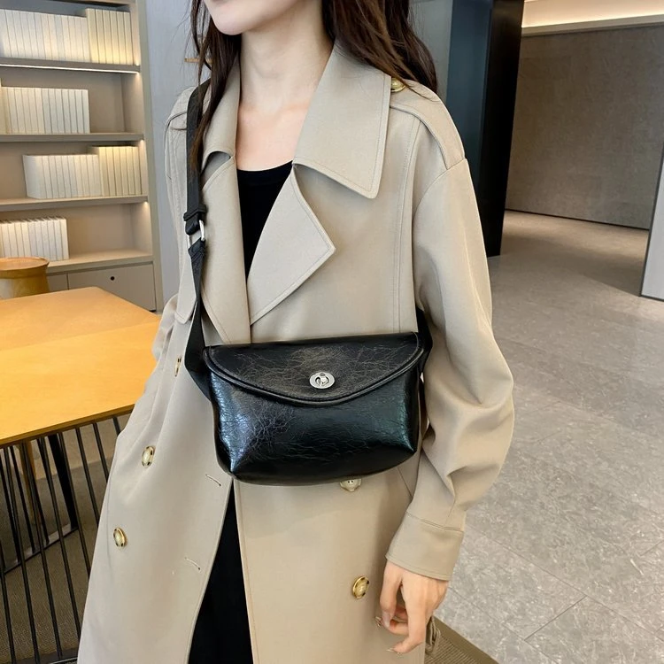 2025新款流行简约小包包女新款胸包高级质感小众单肩斜挎包女休闲