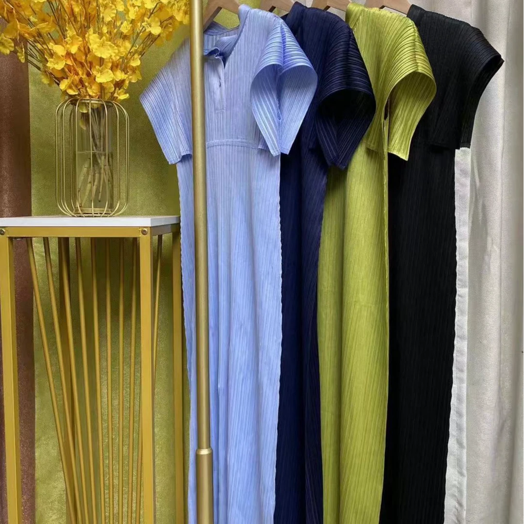 三宅褶皱立领开扣设计纯色连衣裙显瘦舒适气质休闲2024新款原料