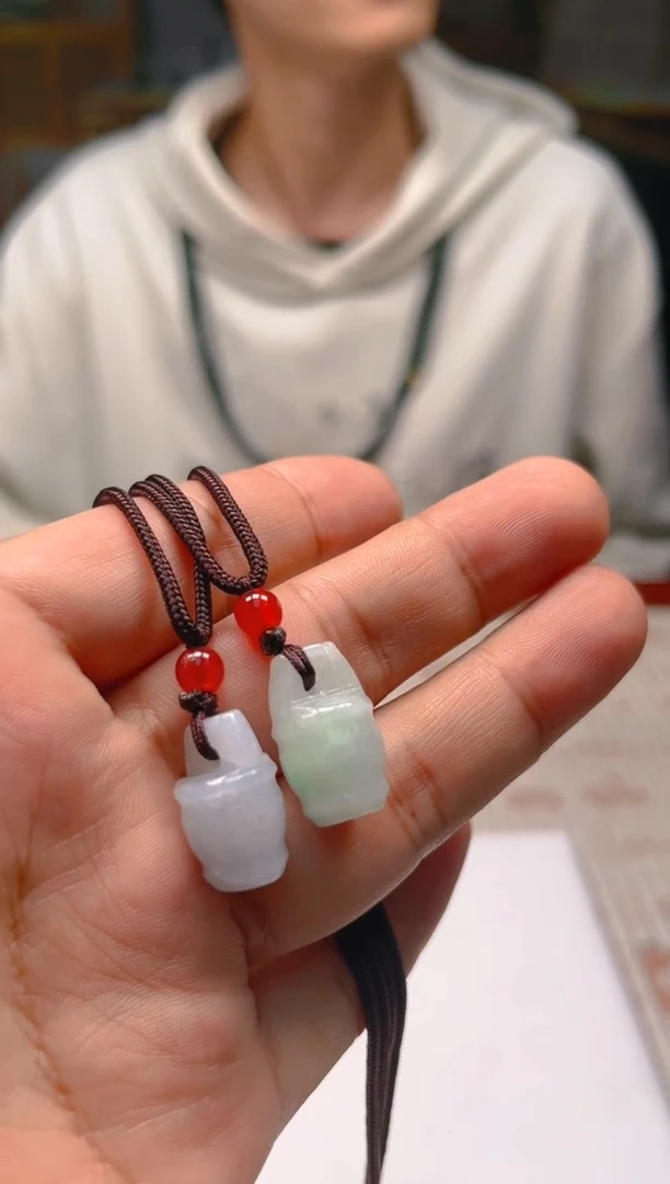 【闪购商品】翡翠颈饰未镶嵌水桶