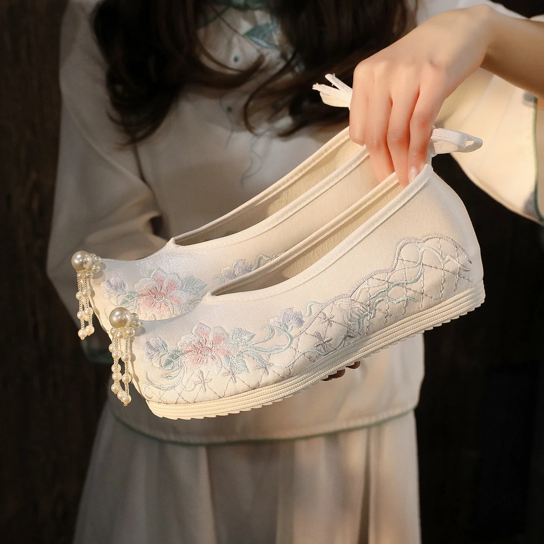 云芙鹿【淡雅】春新款汉服鞋子女古风古装搭配绣花鞋女明制内增高