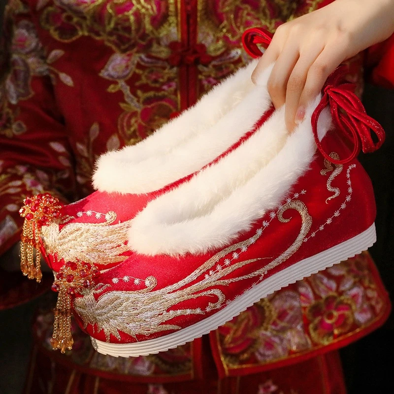 云芙鹿原创古风绣花鞋女新款秀禾鞋3.6cm增高珍珠流苏新娘鞋中式