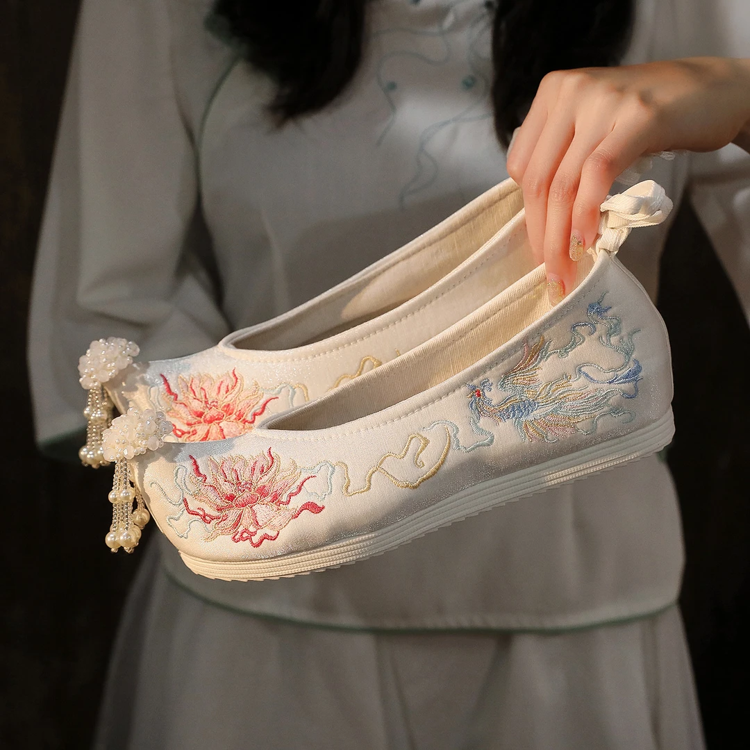 云芙鹿【南鸾】春季新款汉服鞋子女古风古装搭配绣花鞋女明制内增高