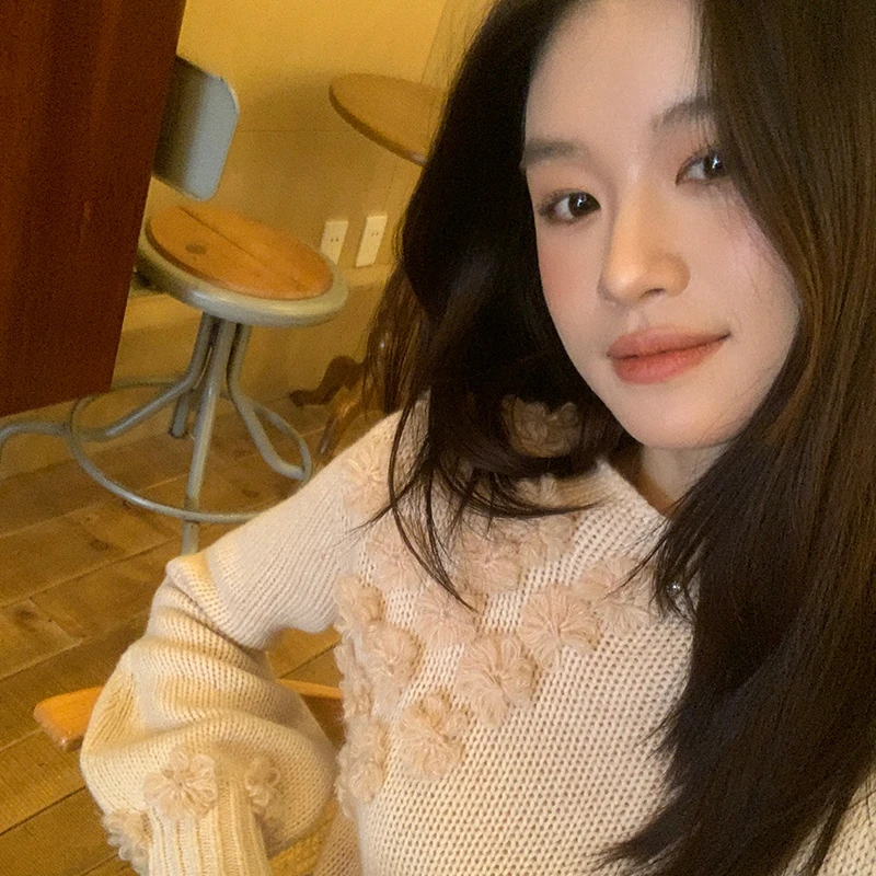 【花满溪】RARE ME 冬季圆领慵懒风设计感立体花朵针织百搭毛衣