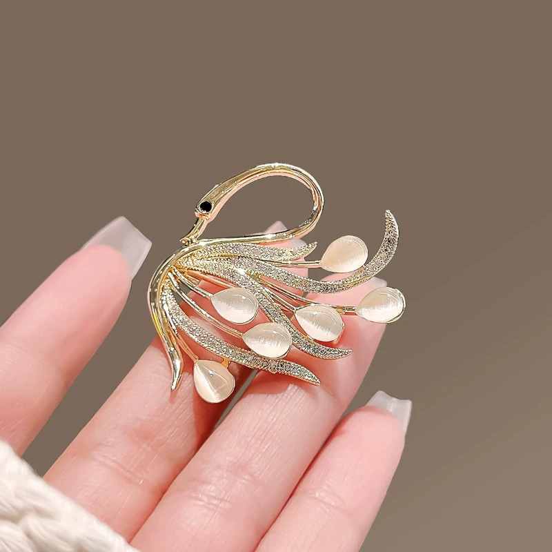 合金胸针 秋冬新品时尚奢华胸针女高档水钻胸花衣服配饰百搭别针