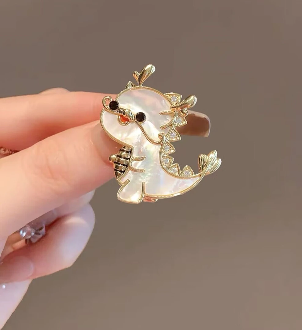 合金胸针 可爱卡通生肖龙胸针女正装领口装饰固定别针防走光胸花