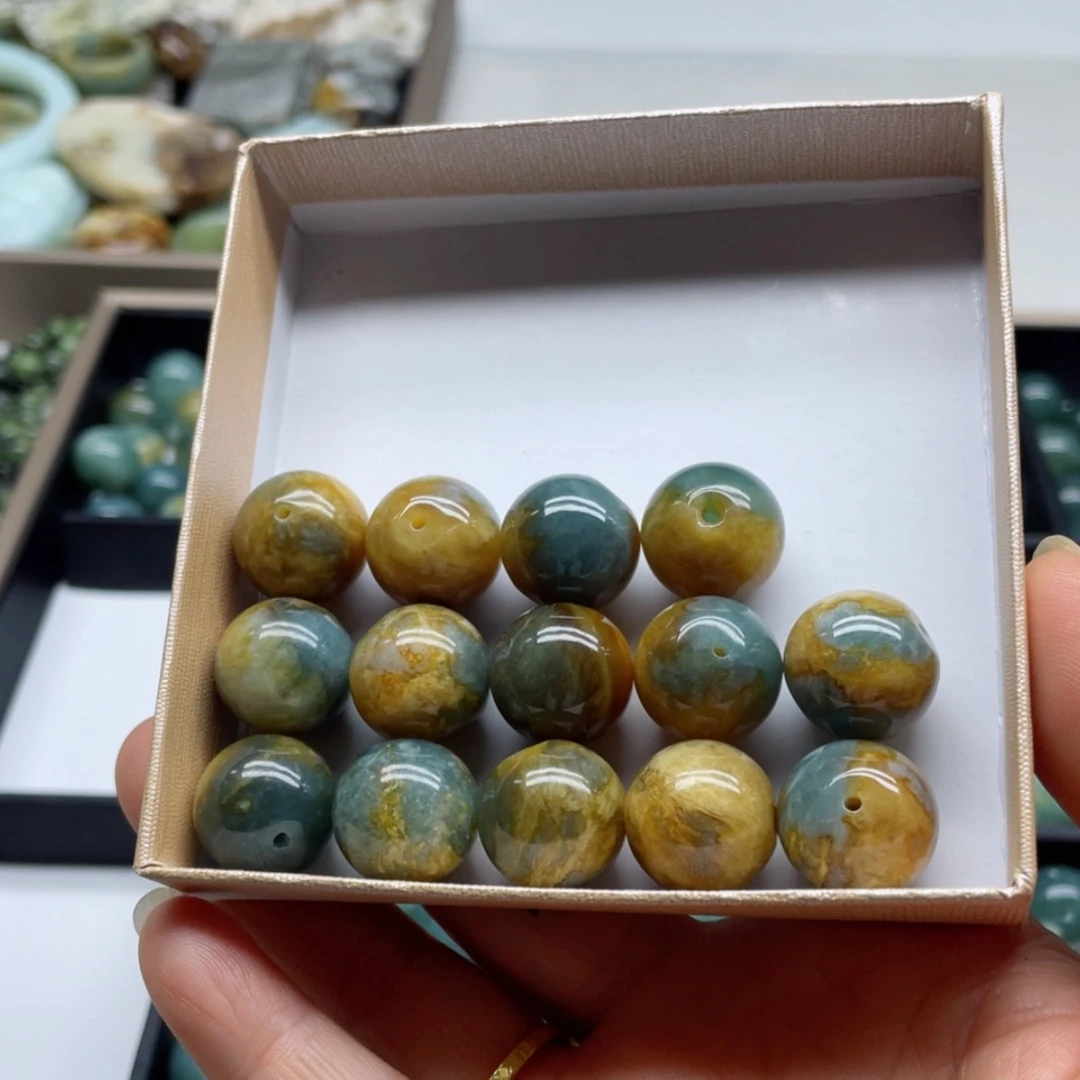 【闪购商品】蛇纹石玉手串未镶嵌周*星