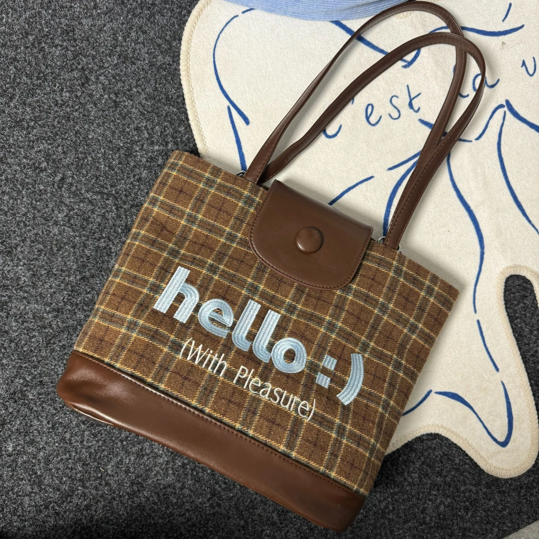 一张同学时尚百搭格子Hello老铁一包多背C2274咖