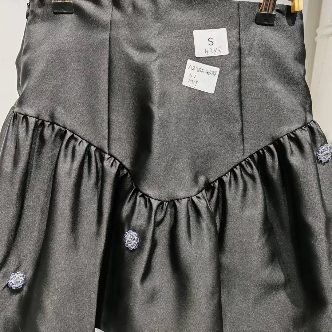 【4388】HJ钉花蓬蓬短裙