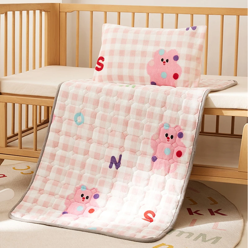 牛奶绒床护垫 床垫 幼儿园床垫 儿童床垫 可水洗机洗冬季软床垫