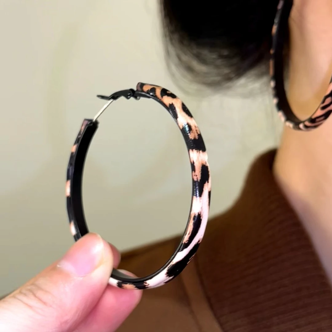 铜合金耳饰 时尚气质豹纹耳环平替好物大圈圈夸张美拉德简约耳饰i