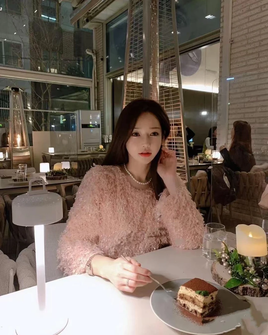 大码女新款大圆领流苏时尚上衣冬设计感百搭高级保暖款显瘦076