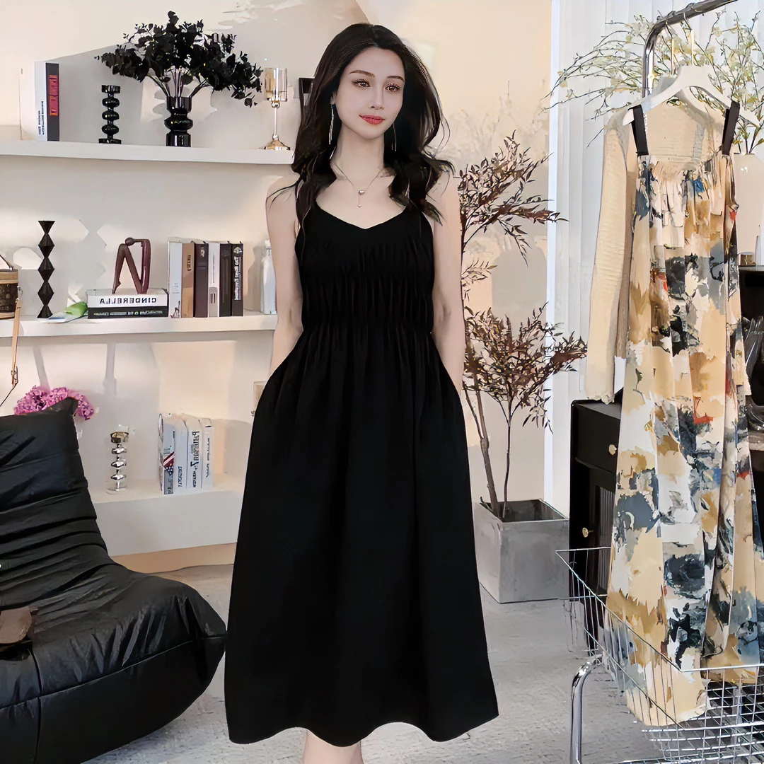 新款法式赫本风黑色吊带连衣裙外穿百搭宽松简约遮肉显瘦小黑裙