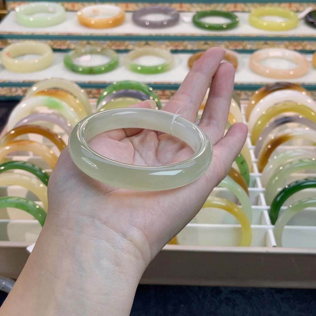 和田玉手镯未镶嵌可****沫