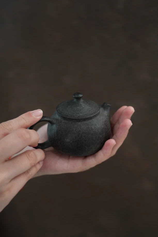 程力钦 | 小欢喜手工雕刻冰碛岩石壶125cc