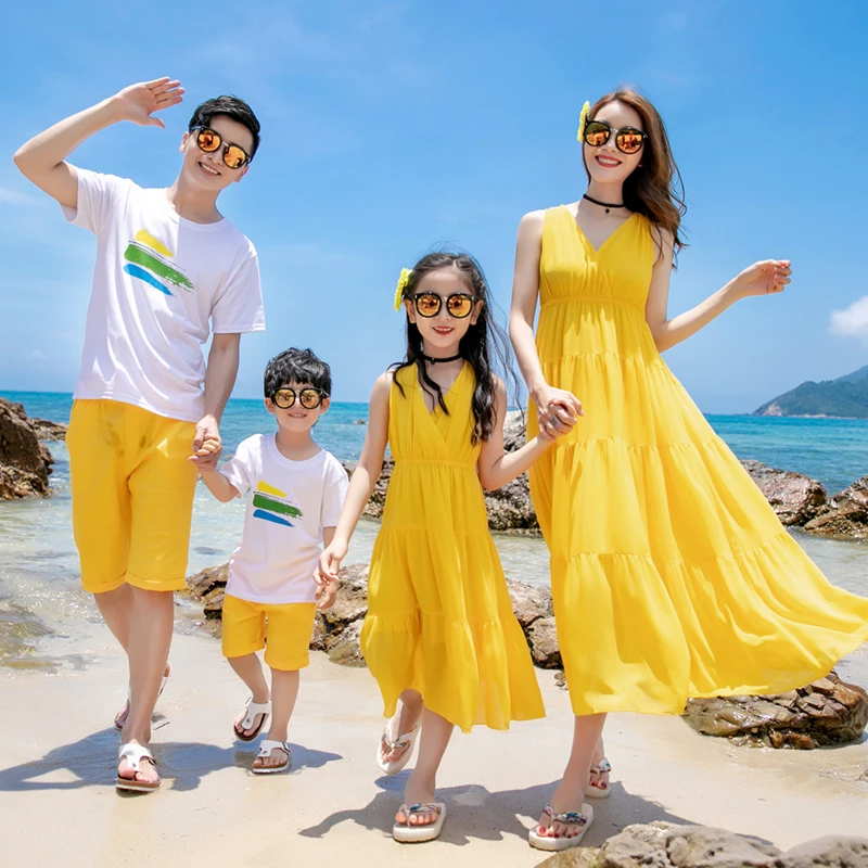 一家三口四口亲子装母子洋气超仙母女裙海边度假家庭装沙滩雪纺裙