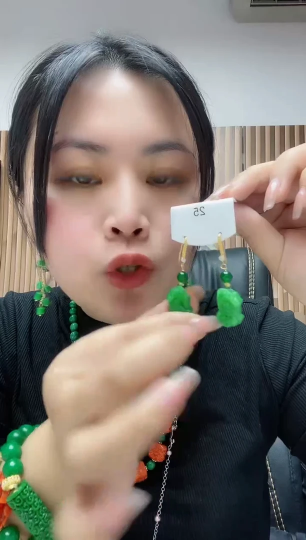 【闪购商品】查罗石耳钉合金25