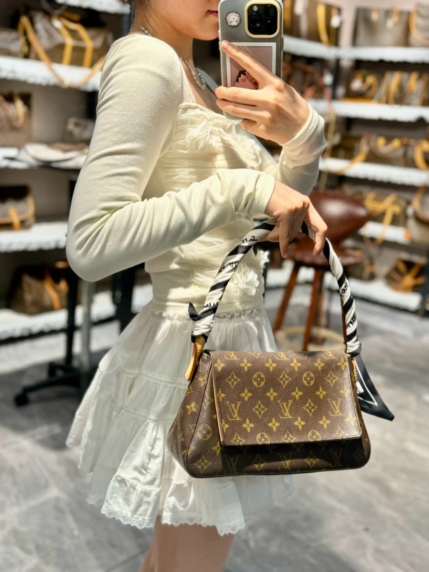 95新 LouisVuitton/路易威登 全原小号loopingLY
