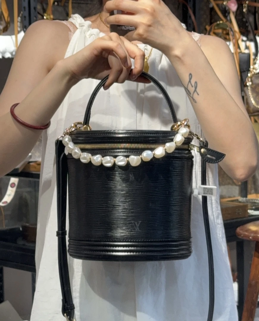 95新 LouisVuitton/路易威登 全原黑色水波纹发财桶,中古款LY