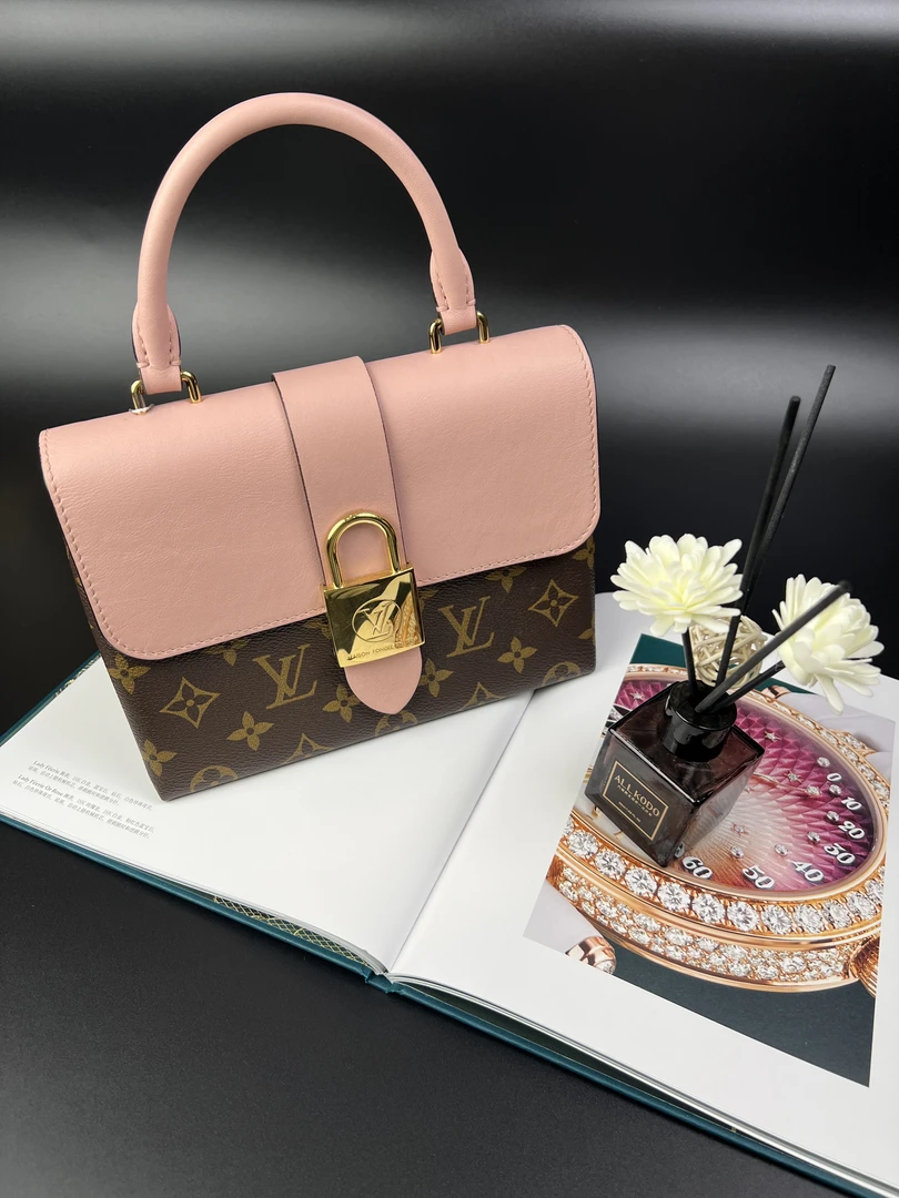 95新 LV 粉色锁头包