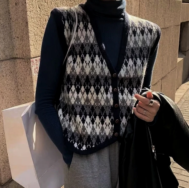 089 祺欣家 法式复古风拼色菱形格小众设计感V领针织开衫马甲