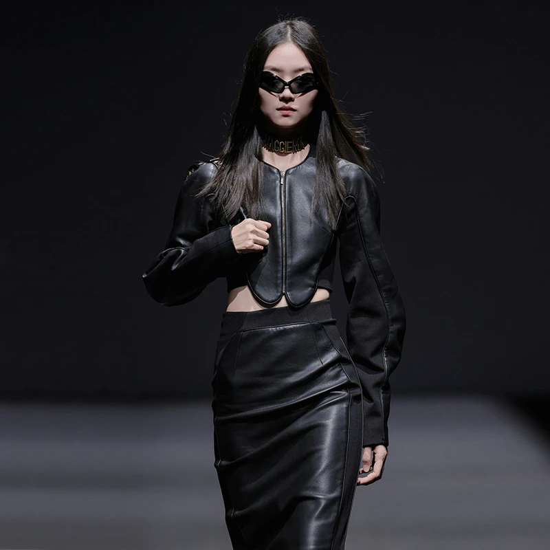 MAGGIE MA 马婧设计师款酷飒炫酷黑柔软细腻PU皮套装裙712C-713B