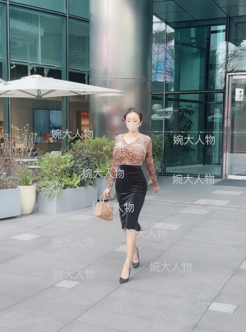 《豹纹》豹纹高弹力性感收腰显瘦上衣wws002