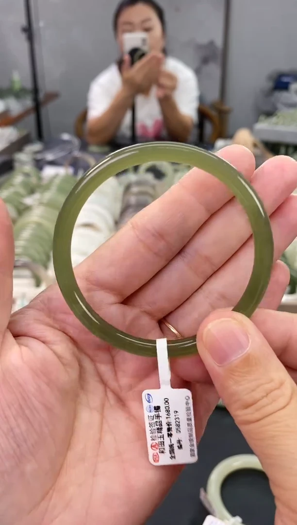 【闪购商品】和田玉手镯未镶嵌54