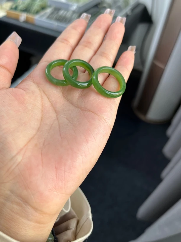 和田玉冰底辣绿碧玉戒指 多样性发货，拍一发一