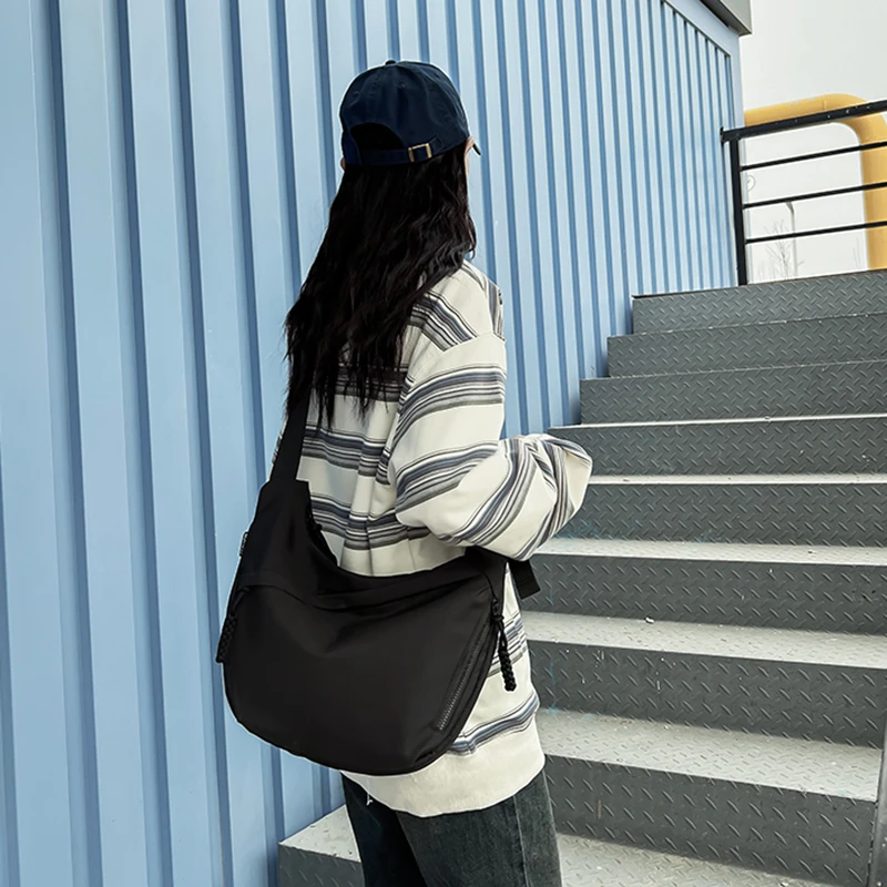 简约潮流斜挎包男女同款运动风休闲包时尚百搭韩版包包