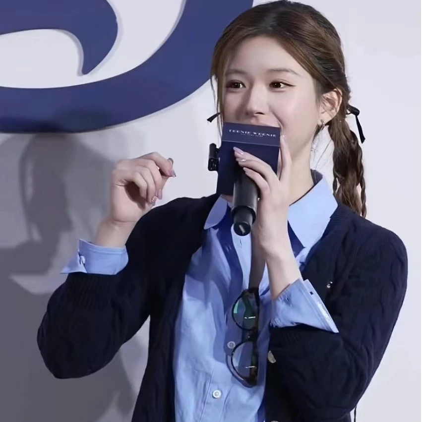 Teenie Weenie赵露思同款绞花绵羊毛针织开衫外套女TTCK244903P