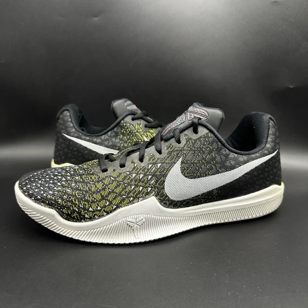 （42码）正品曼巴精神球鞋/黑黄/无盒/非真假不退换