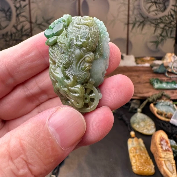 一念之间特色孤品翡翠吊坠