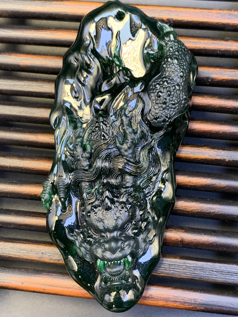 神龙护主老蓝水翡翠特色龙牌俏色巧雕双面