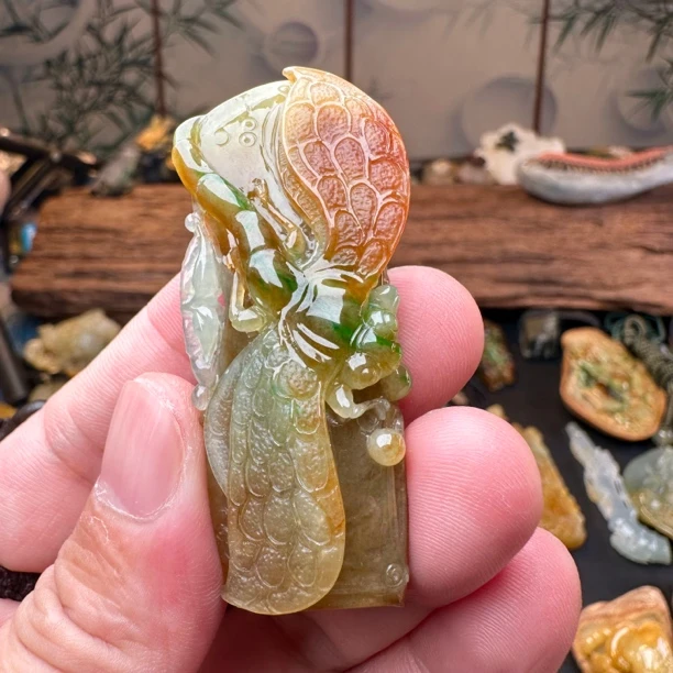 蜻蜓特色翡翠孤品吊坠