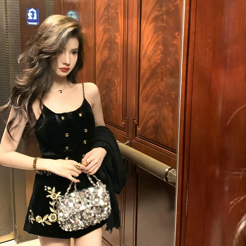 （折扣）YEXIAOTING 木叶落秋生中古富贵小香风丝绒链条吊带背心修