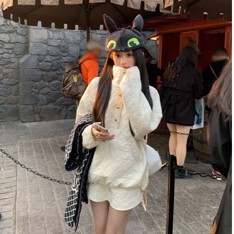 YEXIAOTING叶小婷 英伦格调  秋冬套装加棉心形压花设计感两件套