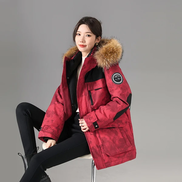 燕苹冬季男女同款刺绣貉子毛可拆毛领户外极寒白鸭绒羽绒服25942
