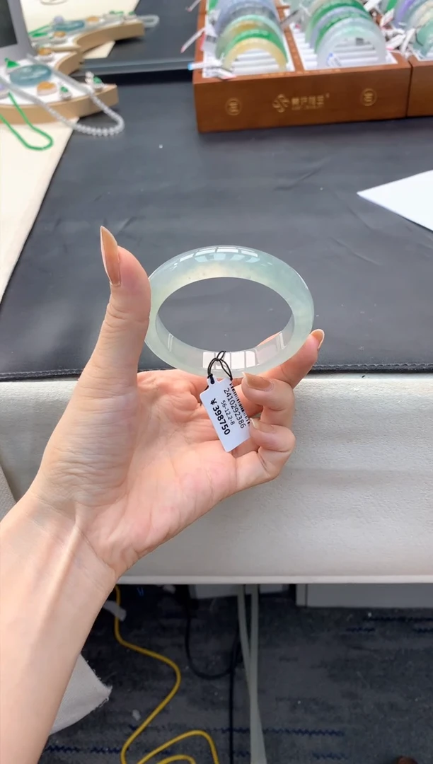 【闪购商品】翡翠手镯未镶嵌83号蔓蔓女士手镯