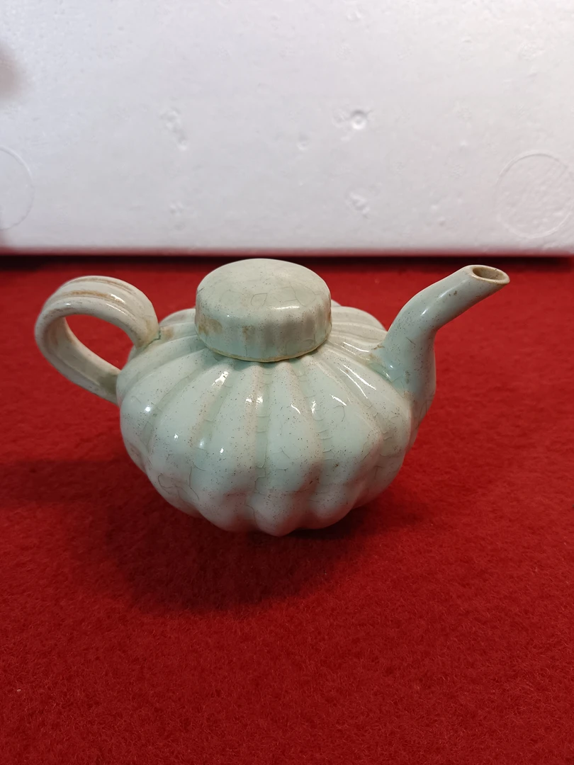 湖田窑瓜棱型执壶