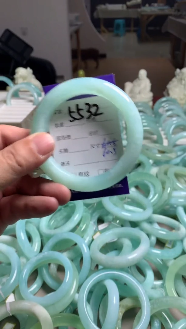 【闪购商品】蛇纹石玉手镯未镶嵌5532