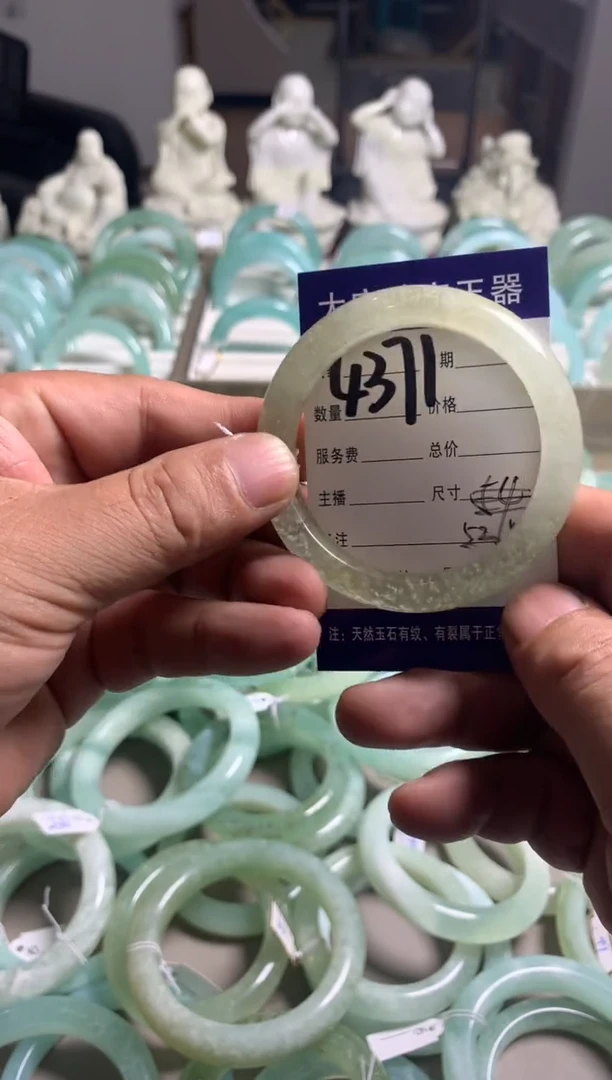 【闪购商品】蛇纹石玉手镯未镶嵌4371