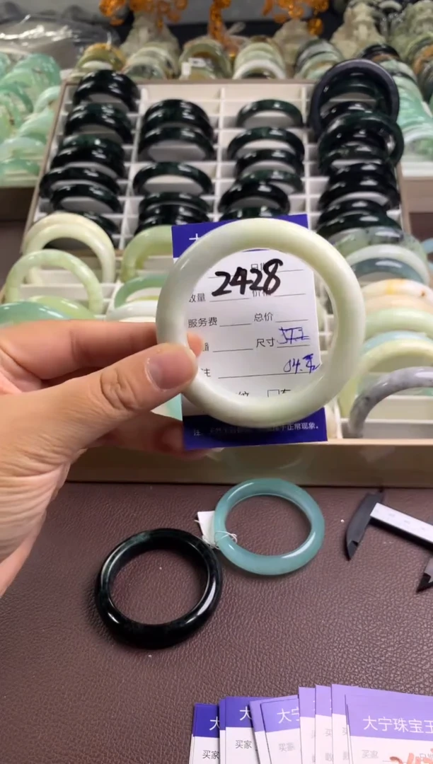 【闪购商品】蛇纹石玉手镯未镶嵌2428