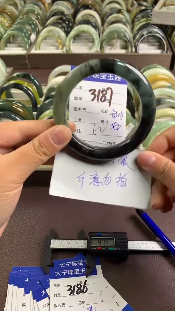 【闪购商品】蛇纹石玉手镯未镶嵌3187
