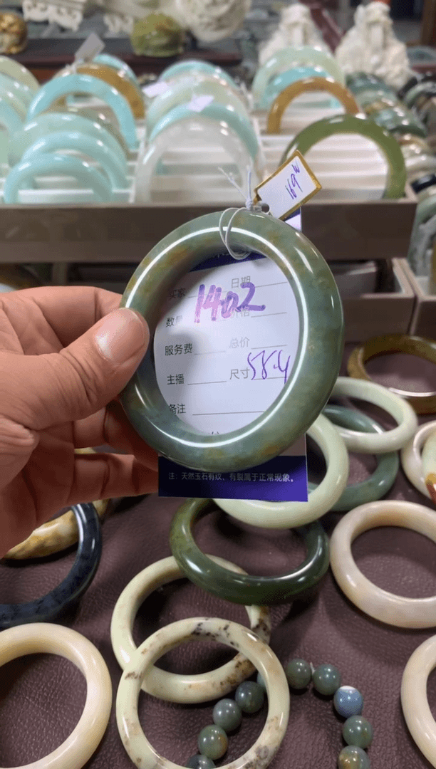 【闪购商品】蛇纹石玉手镯未镶嵌1402