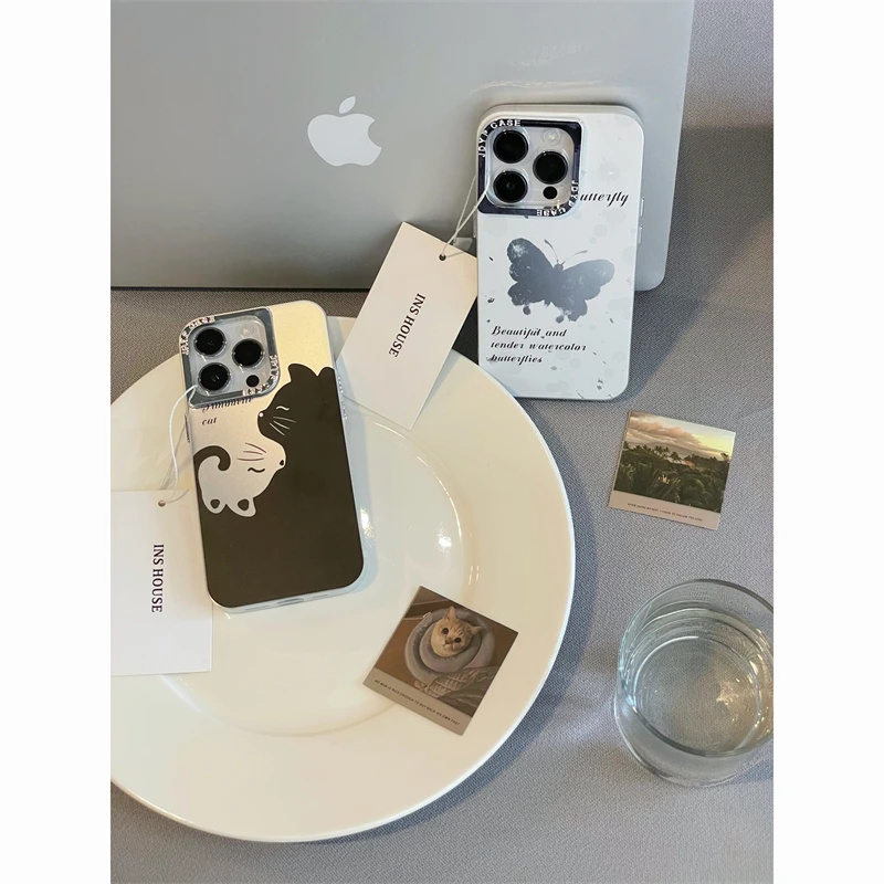 适用苹果系列iPhone15黑猫14pro镂空电镀蝴蝶13五金女孩12手机壳